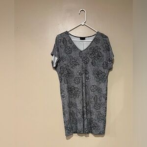 J Jill Wearever black & white pleated stretch rayon floral print v-neck dress SP